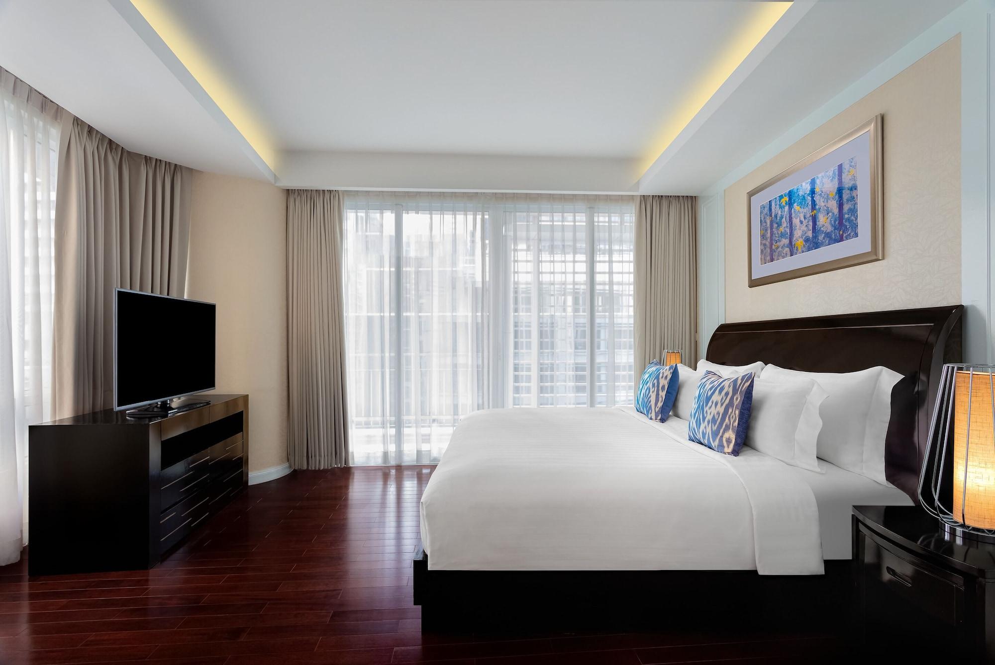 Dusit Suites Hotel Ratchadamri, Bangkok Exterior foto A bedroom at the hotel